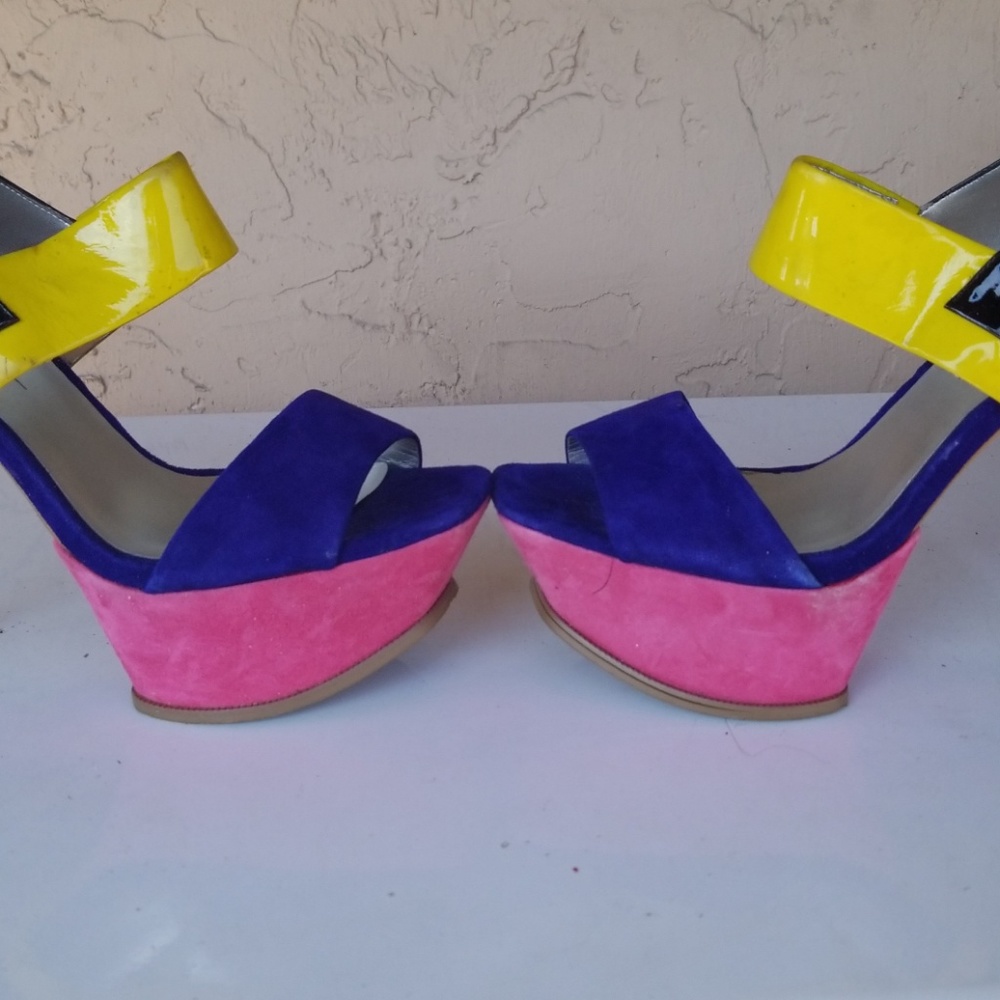 Heels - Picture 4 of 4